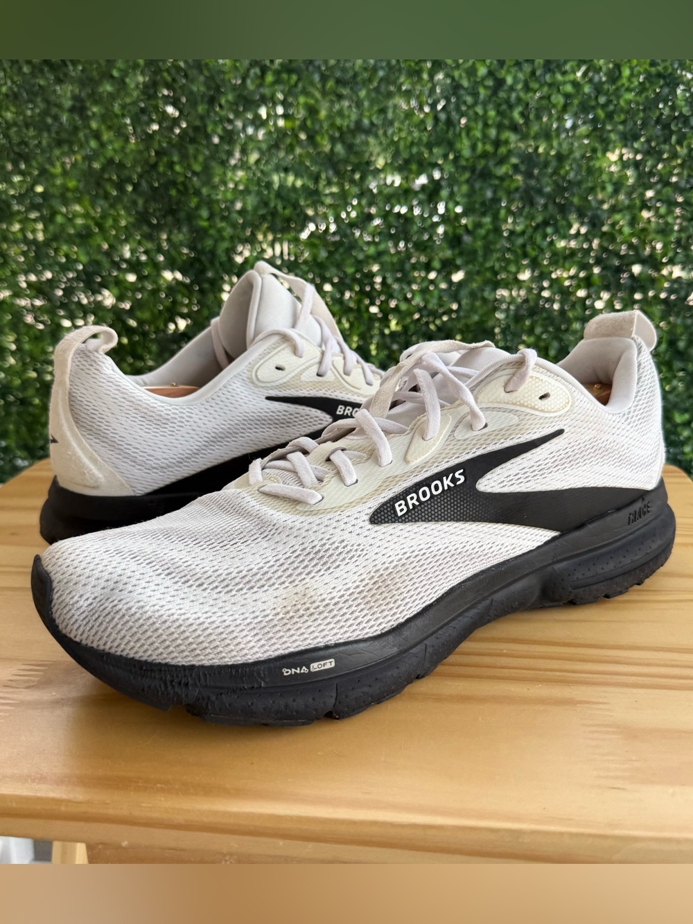 Brooks Trace 4 Men’s 12.5 D White Black DNA LOFT Running Shoes 110452